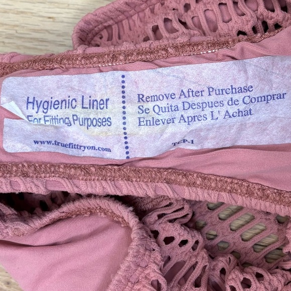 NWOT Robin Piccone Sophia Crochet One Piece Swimsuit In Pink Women’s Size 14 - Picture 6 of 6